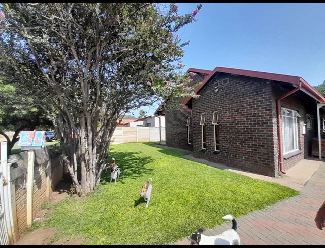 4 BEDROOM HOUSE FOR SALE IN OOS EINDE
